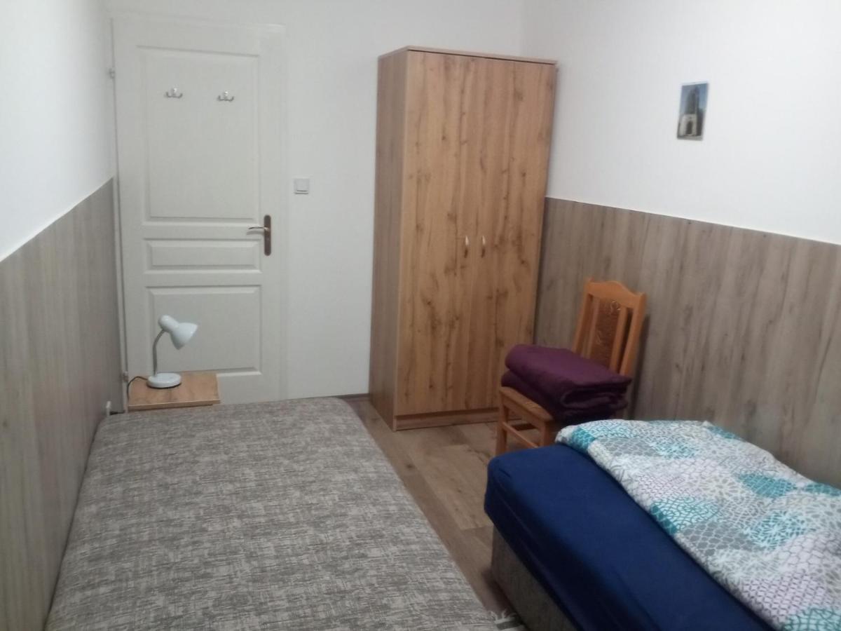 Budai Vam Apartmanhaz Pecs Exterior photo