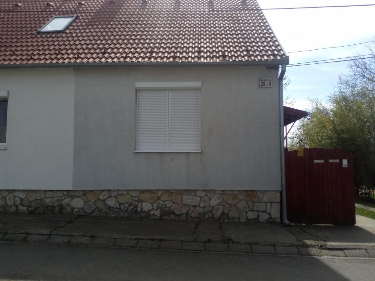 Budai Vam Apartmanhaz Pecs Exterior photo