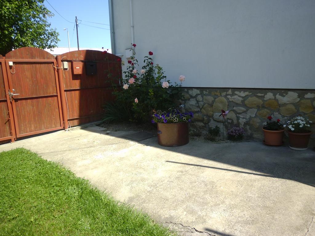 Budai Vam Apartmanhaz Pecs Exterior photo